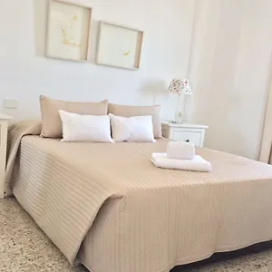 https://hola-apartments-14-3.tenerifehoteles.net